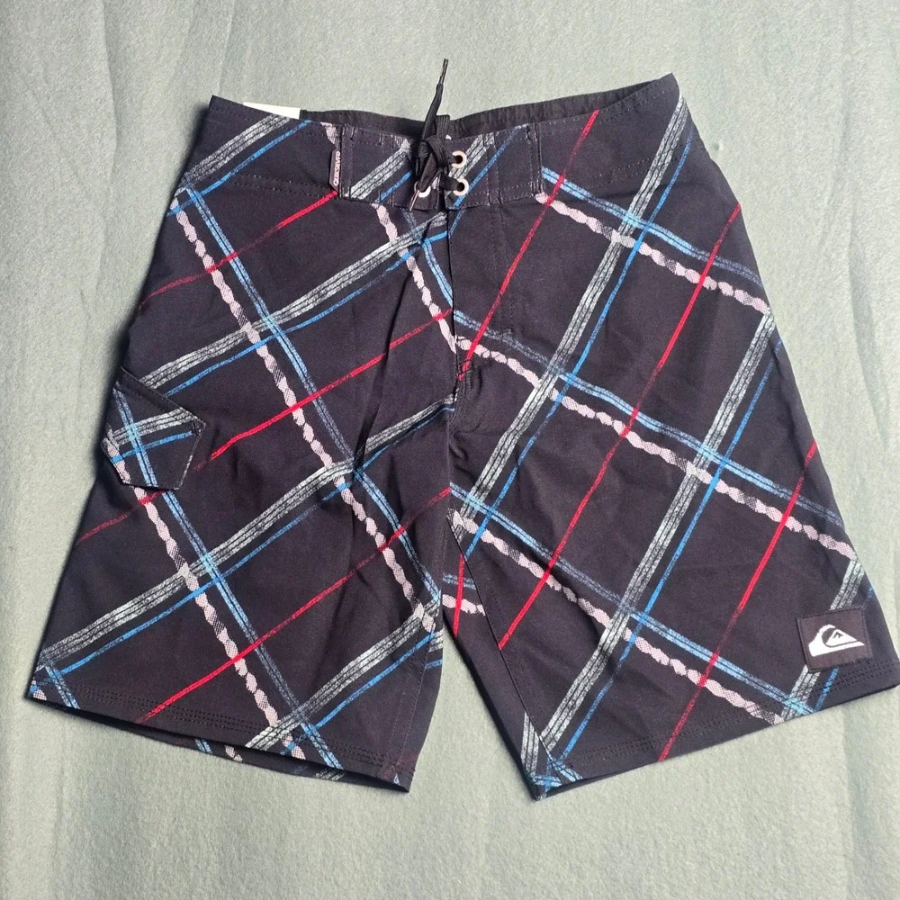Quiksilver‎ Boys Plaid Board Shorts Size 8 Swim Trunks Black Blue Red 2540565059
